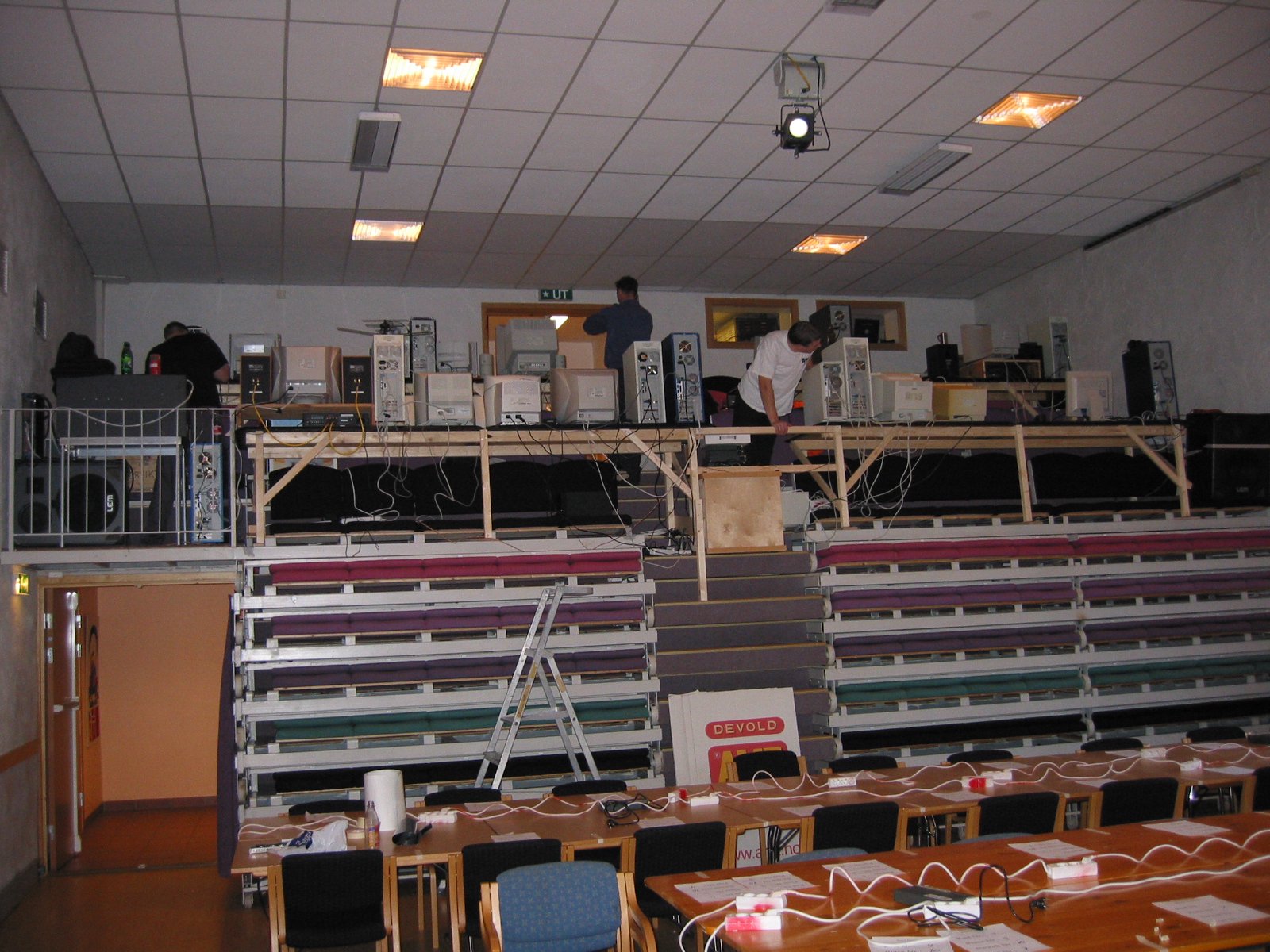Area51-LAN 2002