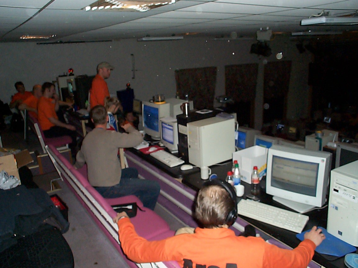 Area51-LAN 2002